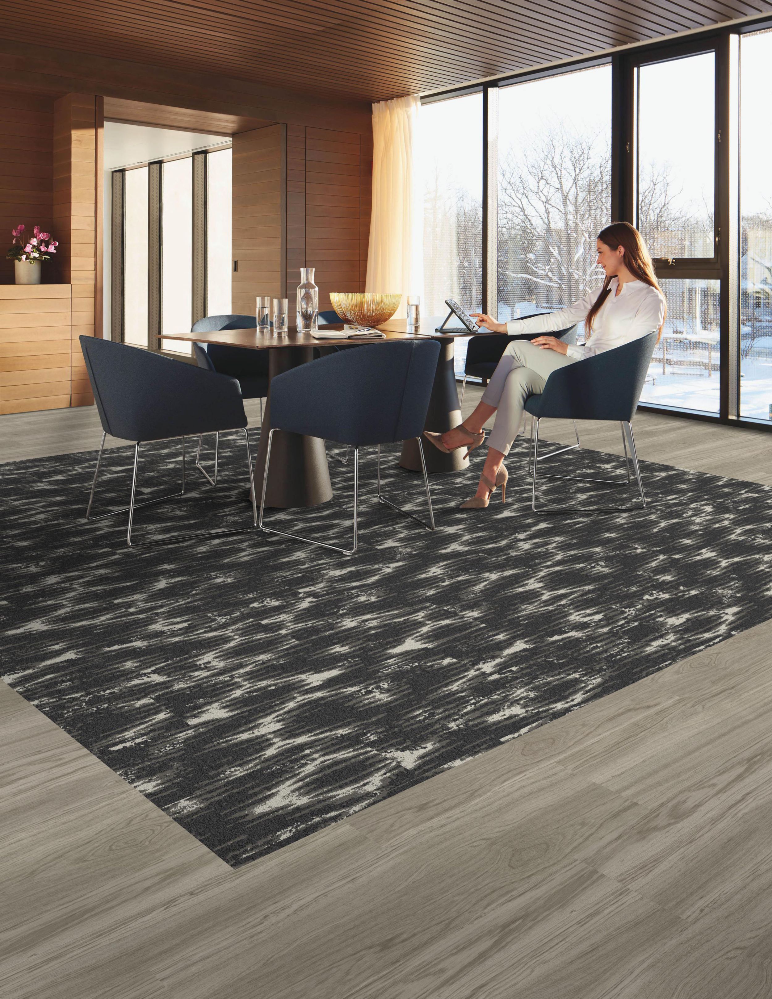 Interface Monoprint plank carpet tile inset as an area rug into Natural Woodgrains LVT in cafe area with glass walls and wood ceiling imagen número 2